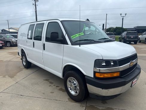 Used 2025 Chevrolet Express 2500 w/ Driver Convenience Package RWD image 7