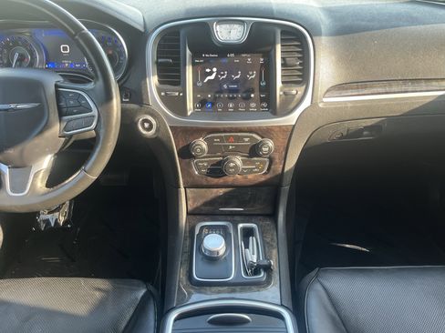 Used 2020 Chrysler 300 Limited RWD image 24