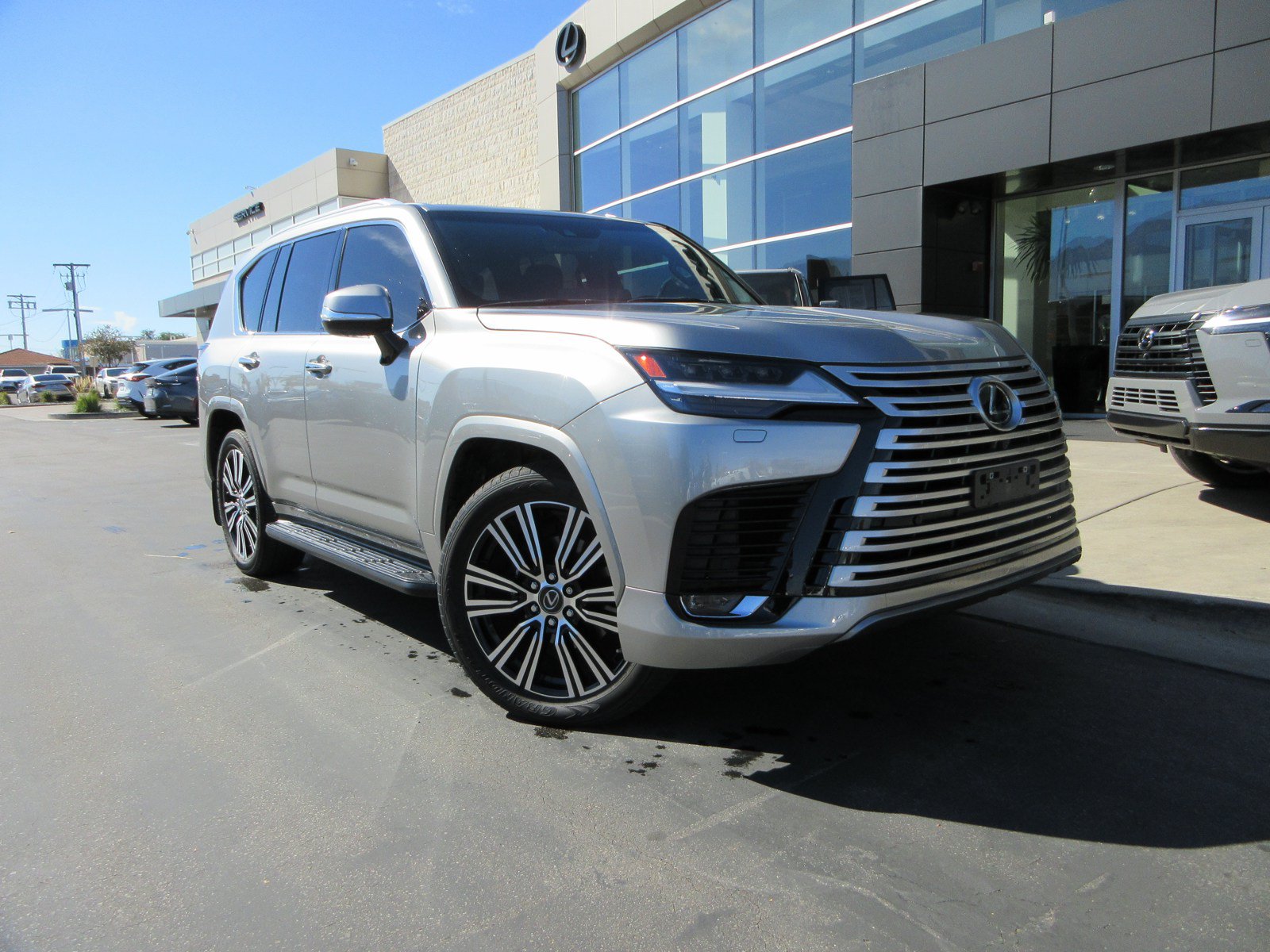 Used 2023 Lexus LX 600 4WD w/ Luxury Package image 13