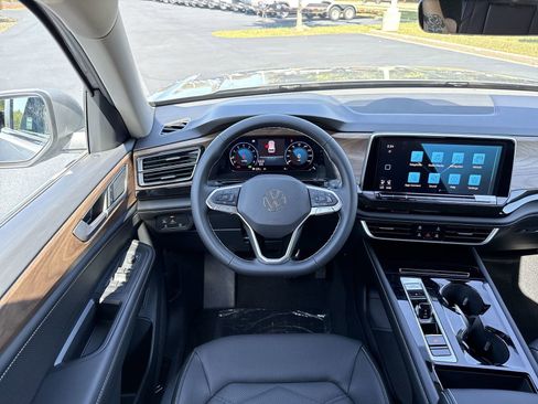 New 2026 Volkswagen Atlas SE image 16