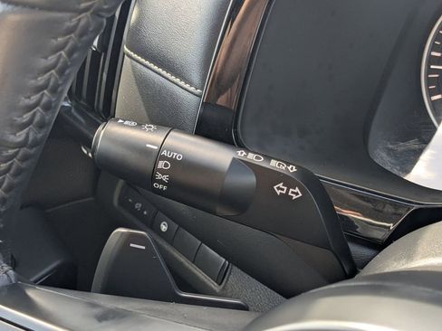 Used 2024 Nissan Pathfinder SV image 25