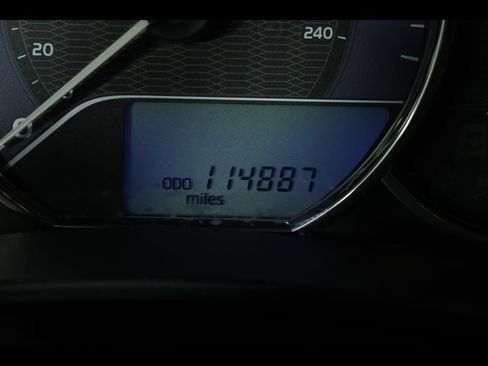 Used 2015 Toyota Corolla LE image 19