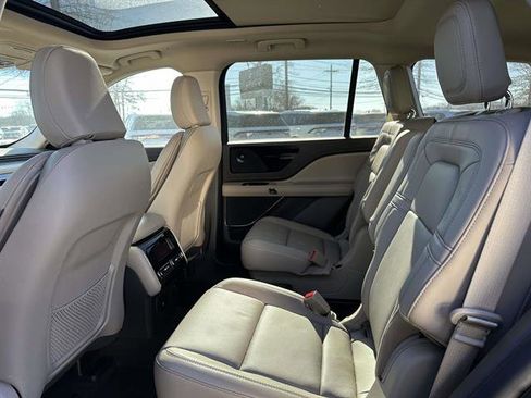 Used 2023 Lincoln Aviator Reserve w/ Elements Package Plus image 10