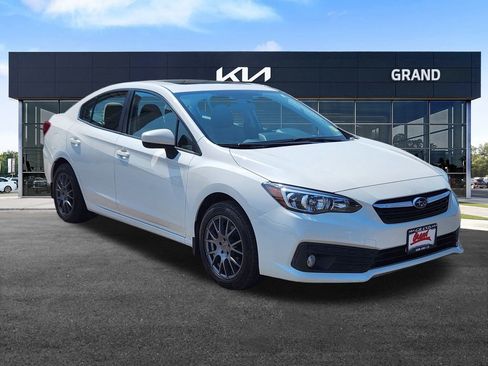 Used 2020 Subaru Impreza Premium image 2