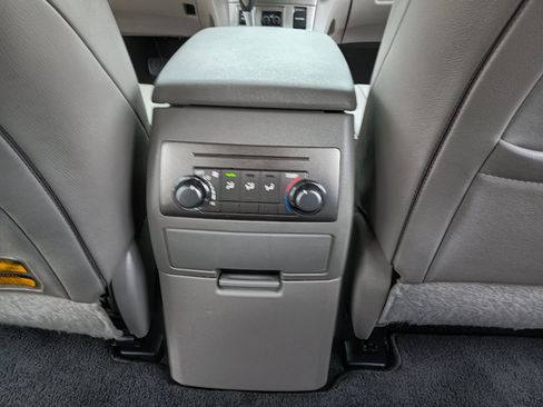 Used 2012 Toyota Highlander FWD image 17