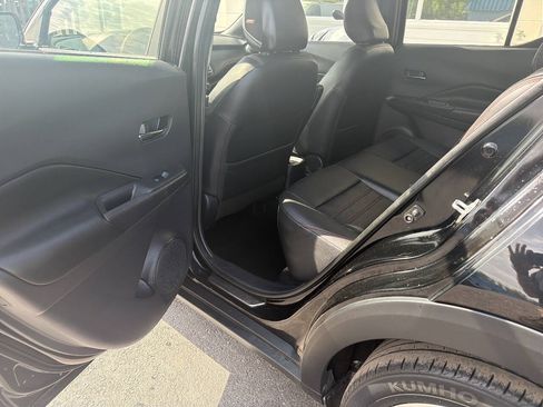 Used 2019 Nissan Kicks SR w/ SR Premium Package FWD image 8