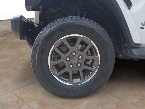 Used 2020 Jeep Gladiator Overland image 26