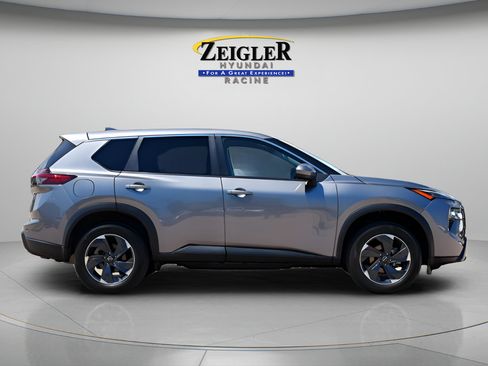 Used 2024 Nissan Rogue SV AWD/4WD image 8