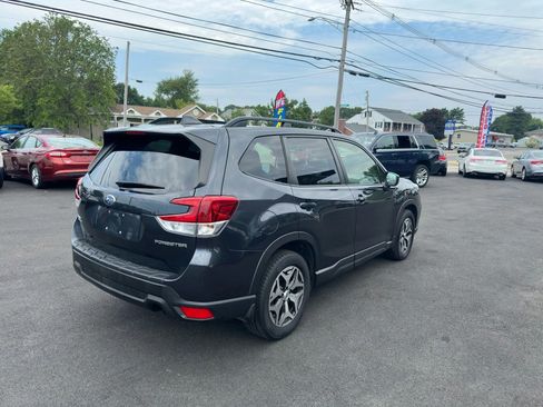 Used 2019 Subaru Forester Premium image 8
