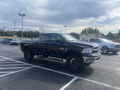 Used 2019 RAM 1500 Classic SLT image 8