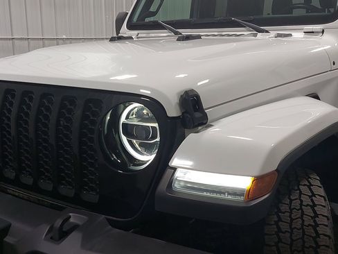 Used 2022 Jeep Gladiator Sport image 31