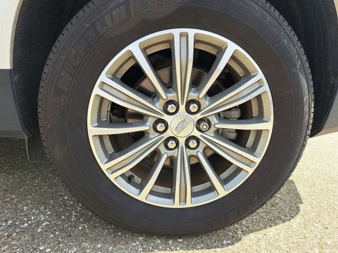 Used 2019 Cadillac XT5 Luxury FWD image 26