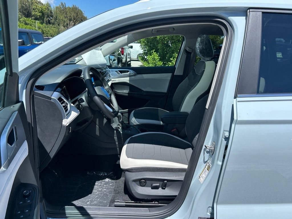 New 2026 Volkswagen Taos SE FWD image 15