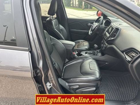 Used 2020 Jeep Cherokee Latitude Plus AWD/4WD image 38