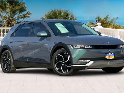 Used 2024 Hyundai Ioniq 5 SE image 1