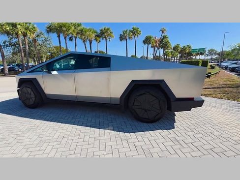 Used 2024 Tesla Cybertruck AWD Crew Cab image 48