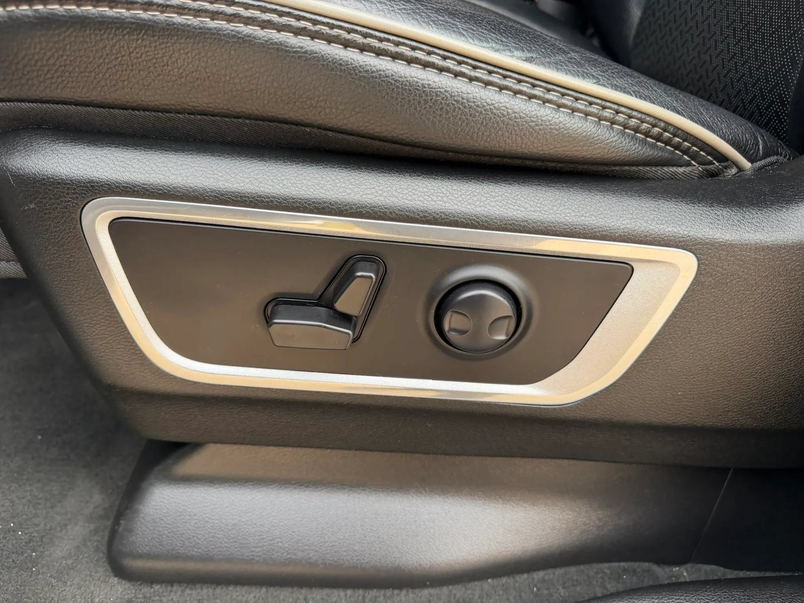 Used 2023 RAM 1500 Laramie AWD/4WD image 28