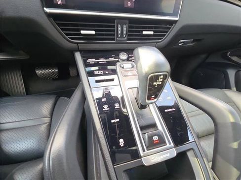 Used 2021 Porsche Cayenne AWD/4WD image 12