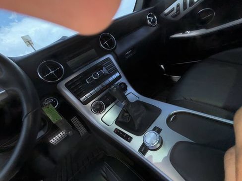 Used 2014 Mercedes-Benz SLK 250 image 31