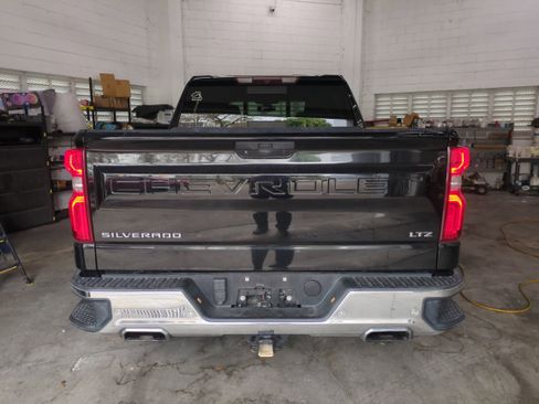 Used 2021 Chevrolet Silverado 1500 LTZ w/ LTZ Premium Package image 6