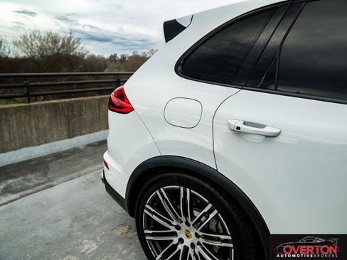 Used 2015 Porsche Cayenne S image 43