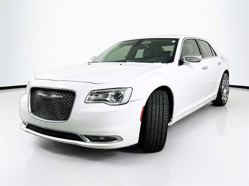 Used 2020 Chrysler 300 Touring L w/ Value Package image 2