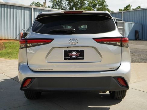 Used 2022 Toyota Highlander XLE FWD image 20