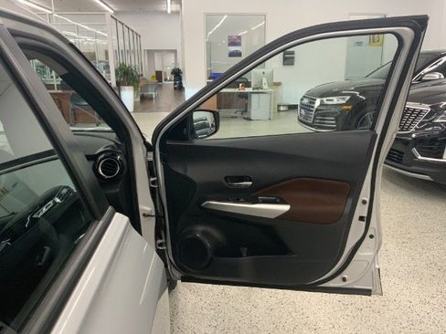 Used 2020 Nissan Kicks SR image 27