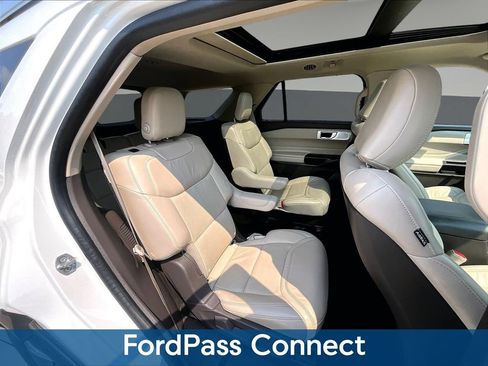 Used 2020 Ford Explorer Platinum w/ Premium Technology Package AWD/4WD image 29