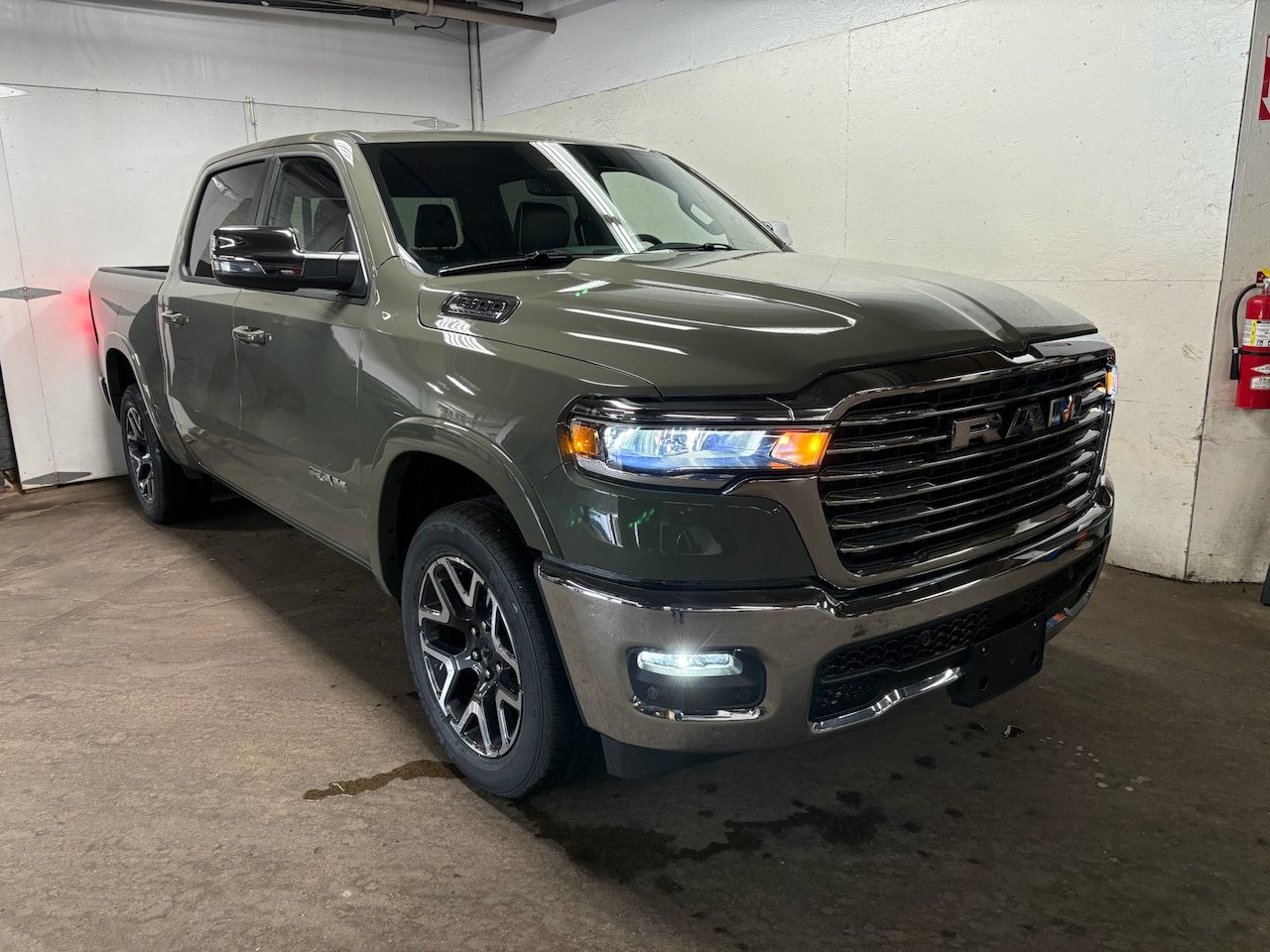 Used 2026 RAM 1500 Laramie AWD/4WD image 1