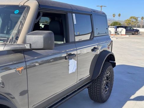 New 2026 Ford Bronco Badlands image 9