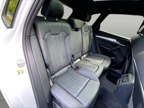 Used 2025 Audi Q5 2.0T Premium w/ Convenience Plus Package AWD/4WD image 19