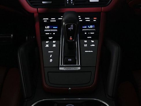 Certified 2021 Porsche Cayenne S image 17
