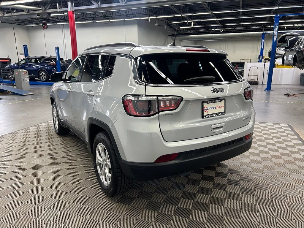 Used 2024 Jeep Compass Latitude AWD/4WD image 5