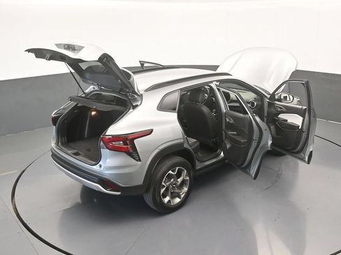 Used 2025 Chevrolet Trax LT w/ Driver Confidence Package FWD image 63