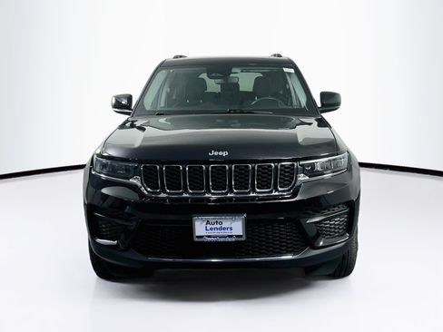 Used 2023 Jeep Grand Cherokee Laredo AWD/4WD image 2