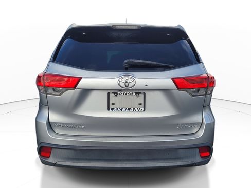 Used 2017 Toyota Highlander XLE AWD/4WD image 6