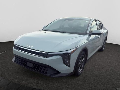 Used 2025 Kia K4 LXS image 1