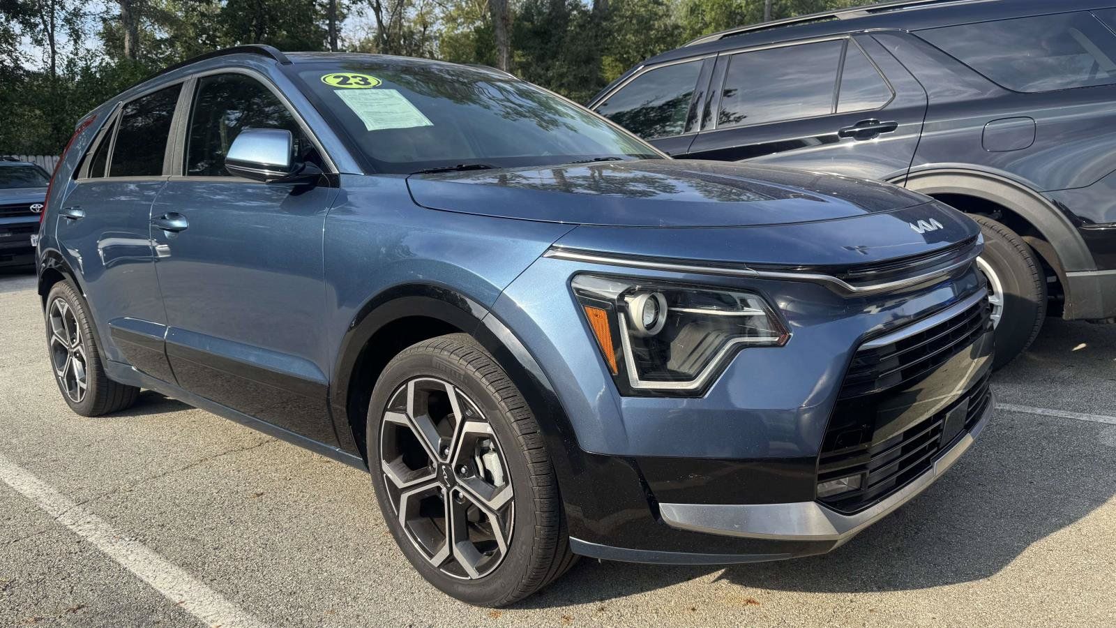 Used 2023 Kia Niro EX Touring FWD image 3