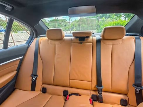 Used 2018 BMW 330i Sedan w/ Premium Package RWD image 8