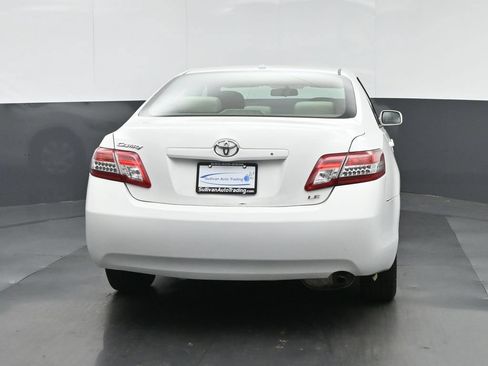 Used 2011 Toyota Camry LE FWD image 6