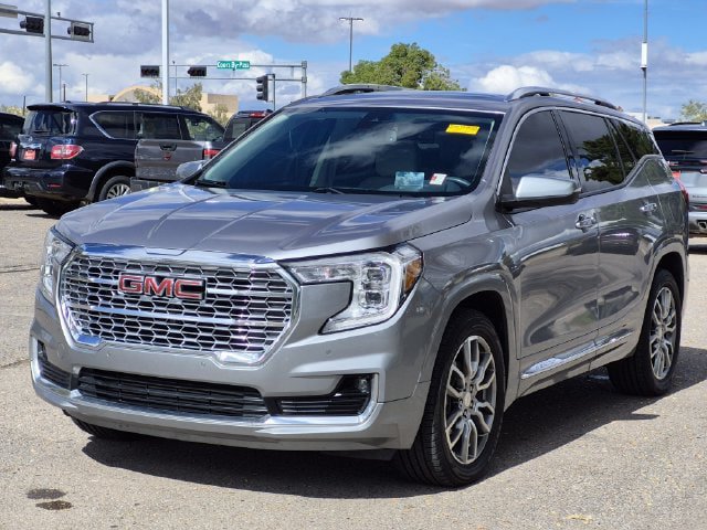 Used 2023 GMC Terrain Denali AWD/4WD image 3