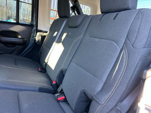 Used 2025 Jeep Wrangler Sport S image 42