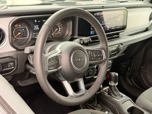 Used 2025 Jeep Wrangler Unlimited Sahara AWD/4WD image 19