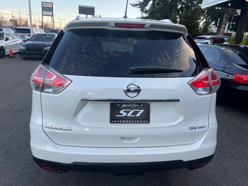 Used 2015 Nissan Rogue SV w/ SV Moonroof Package AWD/4WD image 4
