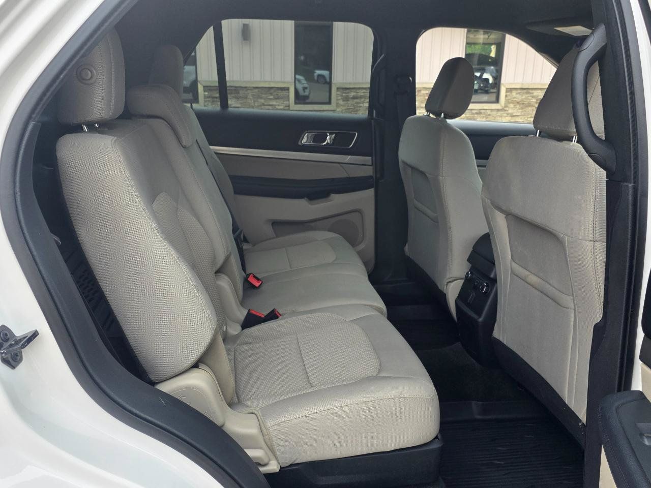 Used 2018 Ford Explorer XLT w/ Equipment Group 201A FWD image 21