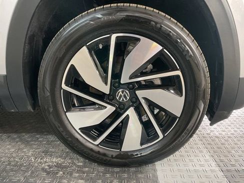 Certified 2026 Volkswagen Atlas SE w/ Panoramic Sunroof Package AWD/4WD image 3