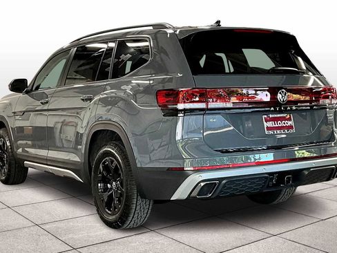 New 2026 Volkswagen Atlas Peak Edition image 3