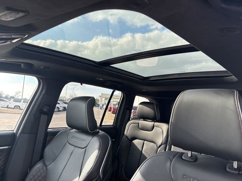 New 2025 Jeep Grand Cherokee Summit image 11