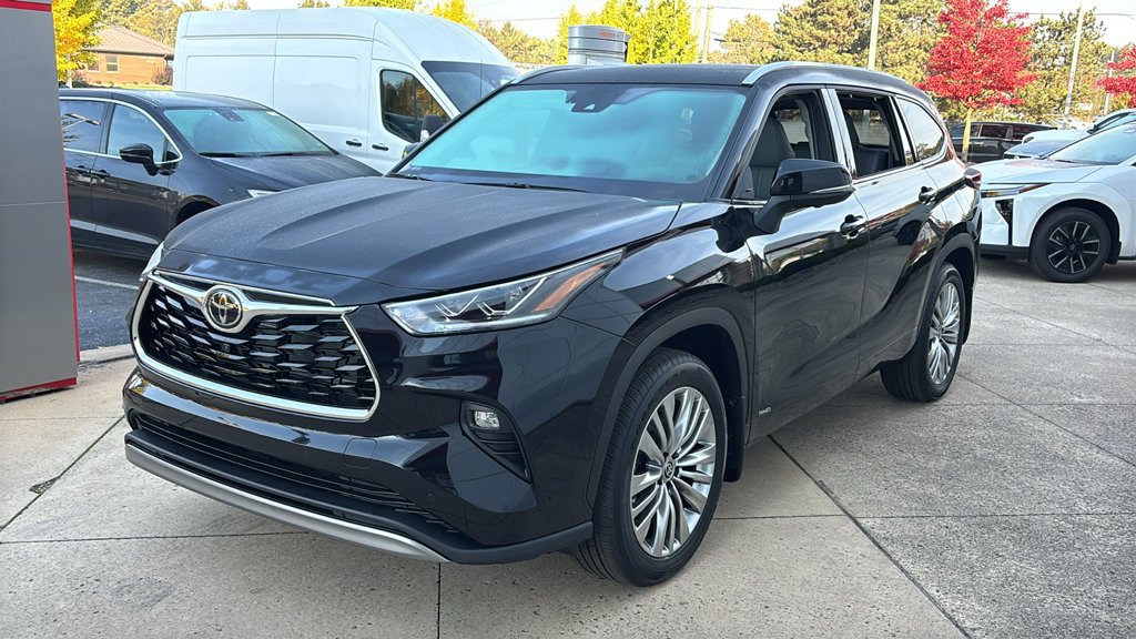 New 2026 Toyota Highlander Platinum AWD/4WD image 2